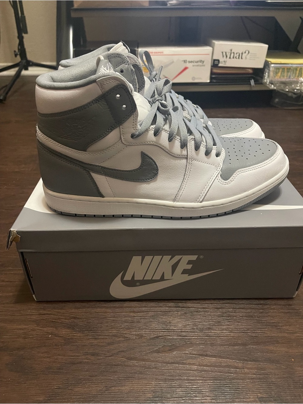 Nike Air Jordan 1 Mid - White & Gray
